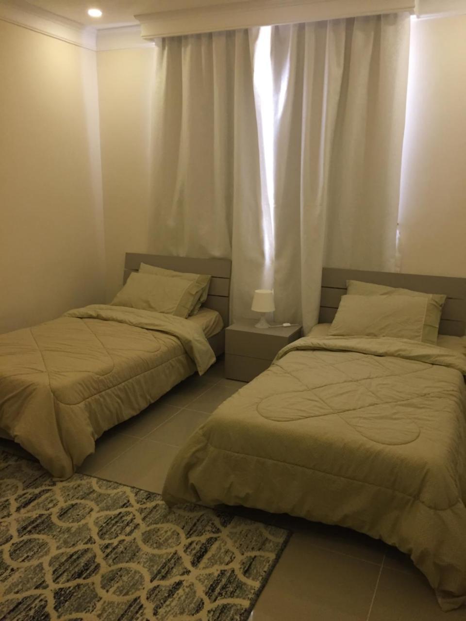The Diamonds Apartment Al Khiran Bagian luar foto